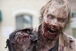 Zombie budou v seriálu Živí mrtví: Počátek konce jiné než v původním seriálu (na smímku).