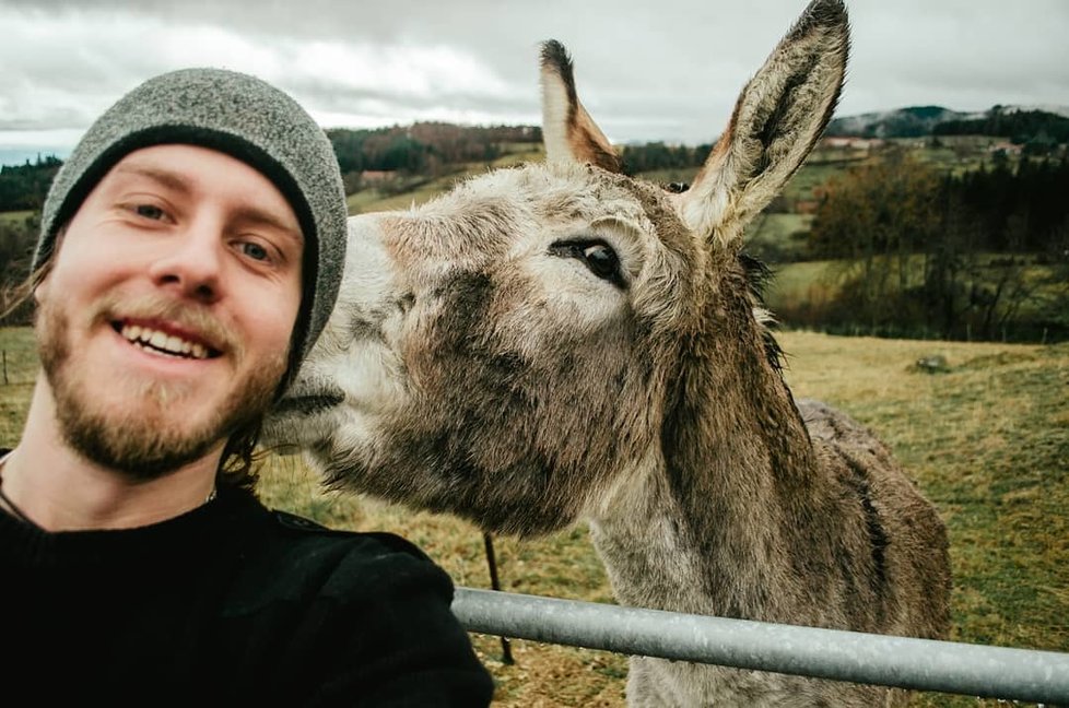 Barbora s Forestem přestavěli dodávku na obytný vůz a se psem Samuelem cestují (nejen) po Evropě