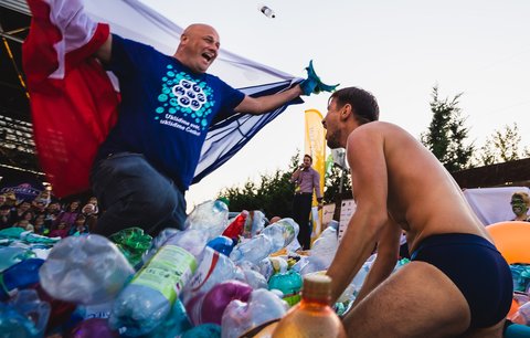 Velký úklid Česka bude letos 4. dubna. A plzeňské pivo dalo vale plastovým lahvím