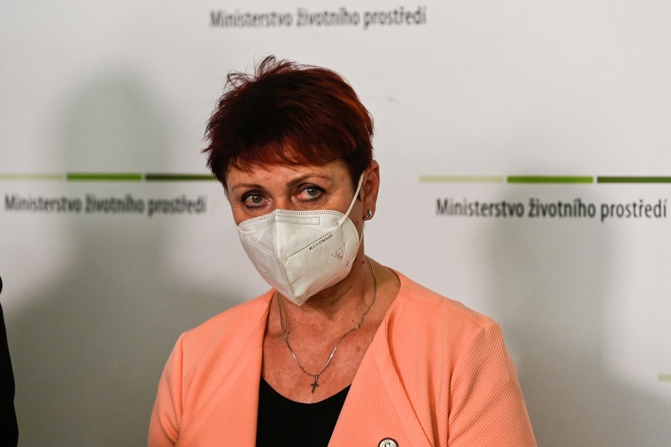 Uvedení ministrů do úřadu: Anna Hubáčková (KDU-ČSL) se ujala ministerstva pro životní prostředí (18.12.2021)