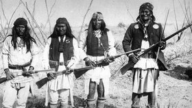 Apačové v čele s Geronimem bojovali s americkými a mexickými osadníky a vojáky.