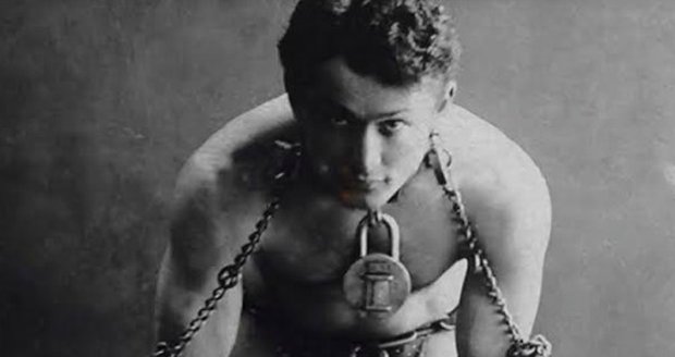 Kouzelná cesta velkého Houdiniho: Při legendárních únicích riskoval život, nakonec ho zabilo slepé střevo