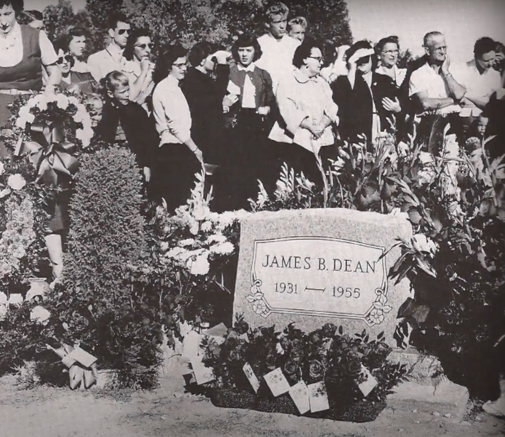 Tragická smrt Jamese Deana zasáhla celý svět.