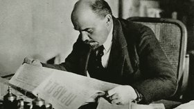 Vladimir Iljič Lenin studoval učení Karla Marxe.