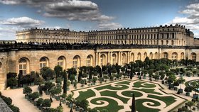 Sídlo ve Versailles, které se budovalo 50 let.
