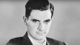 Howard Hughes se narodil do bohaté rodiny. A své jmění během svého života ještě znásobil.