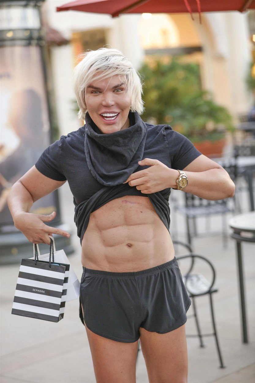 Živý Ken Rodrigo Alves