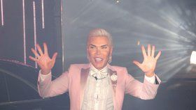 Živý Ken Rodrigo Alves v reality show Big Brother