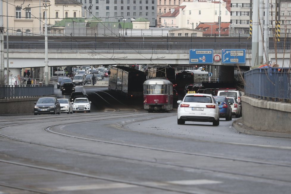 Doprava na Žižkově kolabovala i 14. března.