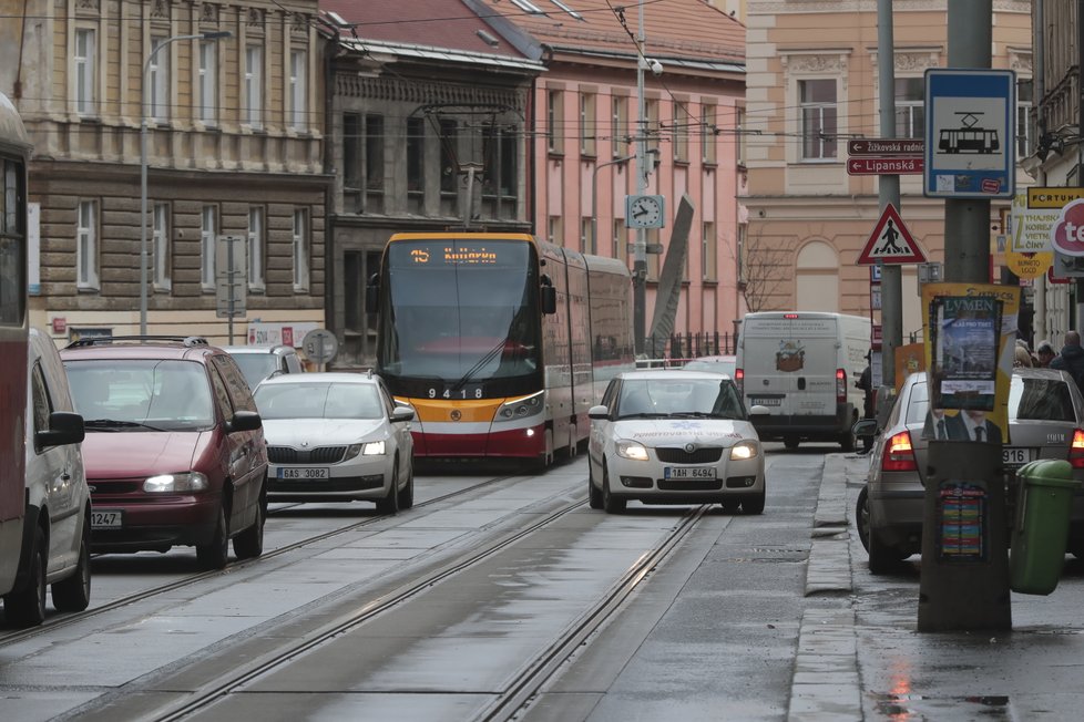 Doprava na Žižkově kolabovala i 14. března.