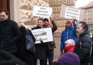 Protestky před žižkovskou radnicí