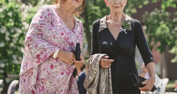 Zlata Adamovská a Daniela Kolářová ve filmu Za vším hledej ženu