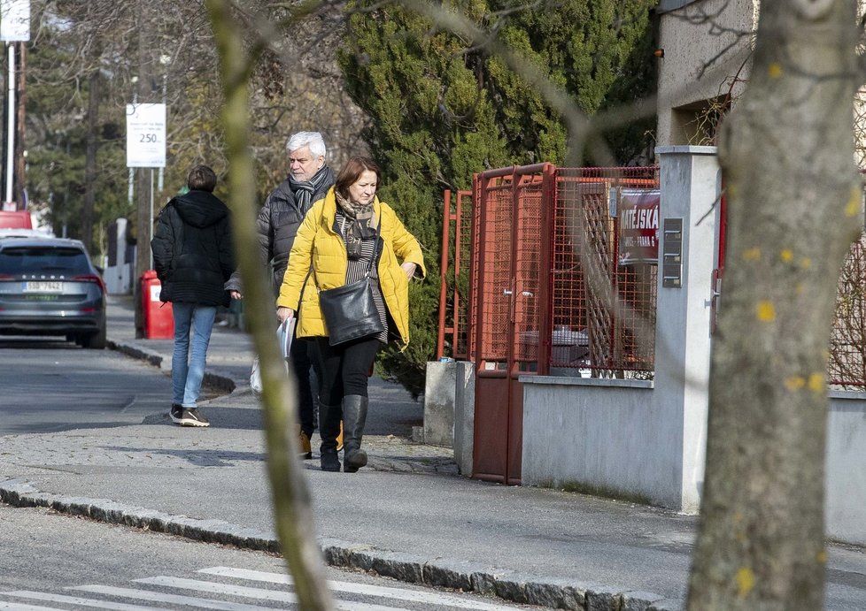 Zlata Adamovská s Petrem Štěpánkem v den svých 62. narozenin.