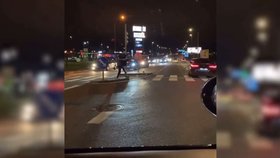 Zlatá mládež opět závodí v centru Prahy.