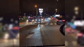 Zlatá mládež opět závodí v centru Prahy.