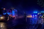 Zásah hasičů ve Zlaté Olešnici: Při požáru uhynulo 150 krav.