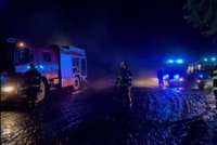 Velký požár zasáhl stáje na Trutnovsku: Uhynulo 150 krav a náročný zásah hasičů