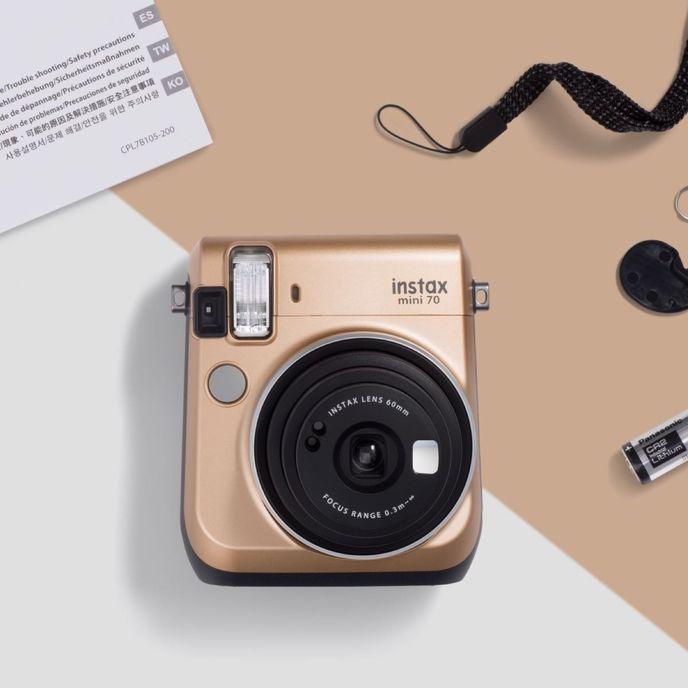 Instantní zlatý fotoaparát Mini 70, 2499 Kč, Instax - Fujifilm, prodává Vemzu.cz