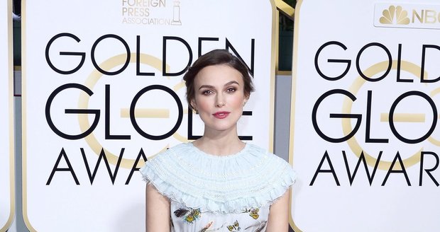 Těhotná Keira Knightley schovávala bříško pod volnými šaty.