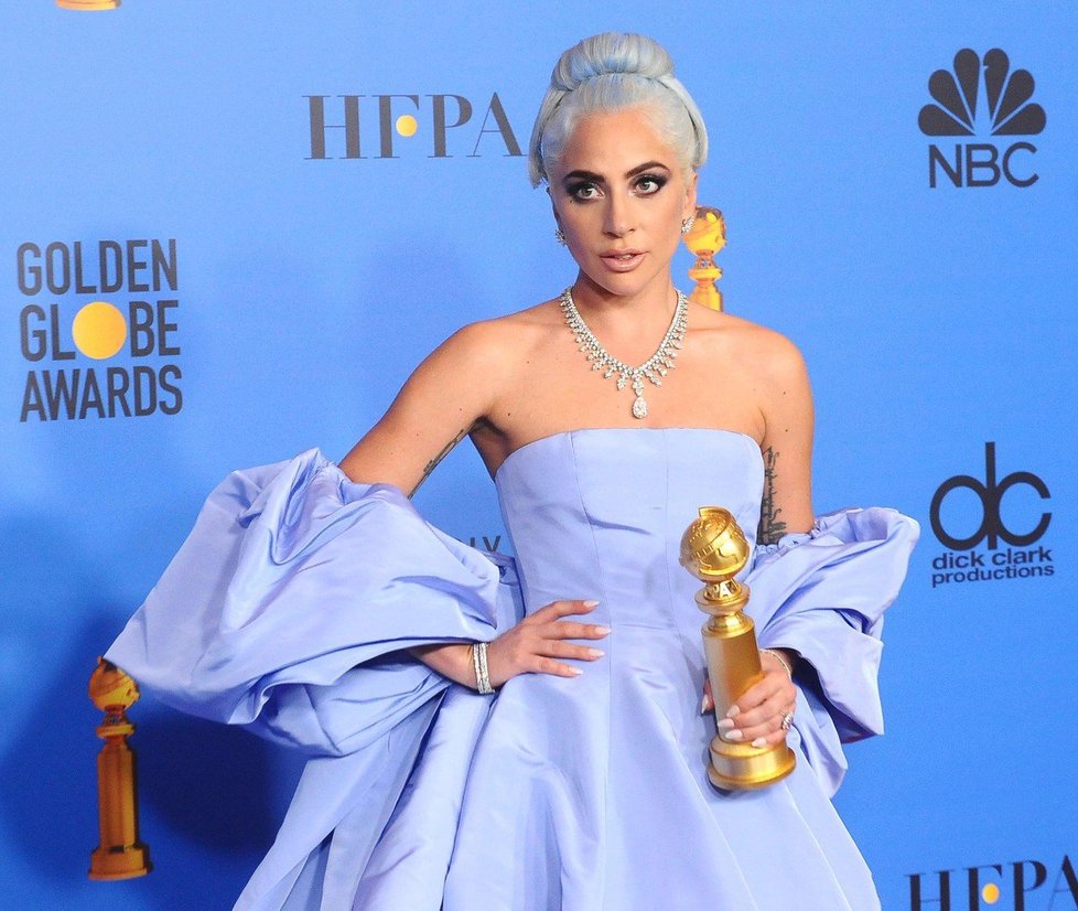 Lady Gaga se Zlatým glóbem za nejlepší píseň.