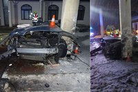 Řidič (†19) napasoval u Zlatých Hor auto do sloupu: Zemřel i nezletilý spolujezdec