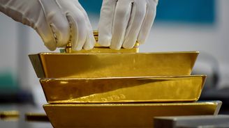 Zlato mizí z trhu. Investoři skupují, co se třpytí