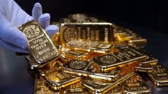 Zlato znovu na rekordu. Investoři sází na další pokles sazeb v USA Zlato znovu na rekordu. Investoři sází na další pokles sazeb v USA