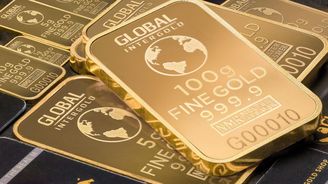 Cena zlata by se mohla opět vrátit nad dva tisíce dolarů. Pomáhá zájem centrálních bank