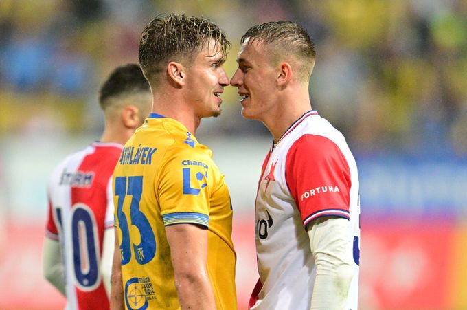 ONLINE: Teplice - Slavia 0:2. Sešívaní se uklidňují druhým gólem po vlastňáku Vientiesse ONLINE: Teplice - Slavia 0:2. Sešívaní se uklidňují druhým gólem po vlastňáku Vientiesse