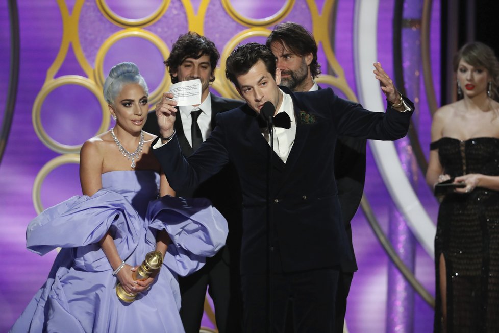 Lady Gaga a Mark Ronson dostali cenu za píseň k filmu Zrodila se hvězda.