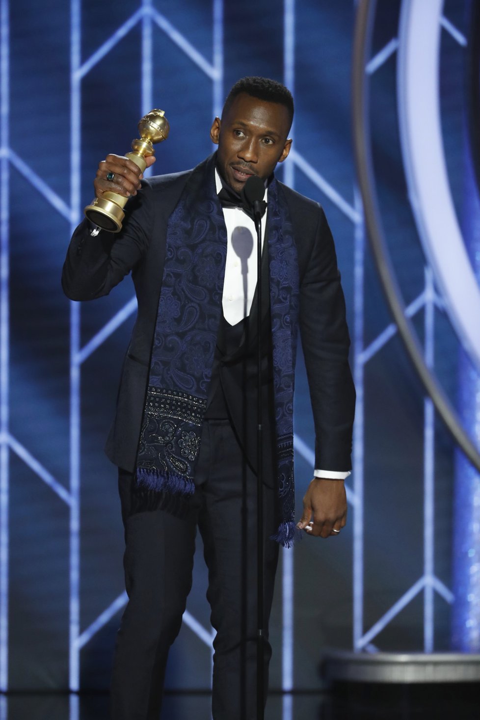 Mahershala Ali získal Zlatý glóbus za nejlepší mužský herecký výkon ve vedlejší roli ve filmu Green Book.