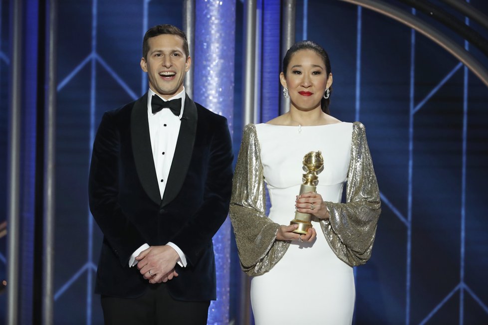 Ceremonií moderovali Andy Samberg a Sandra Oh