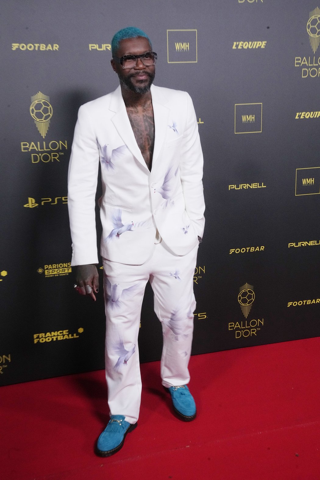 Bývalý francouzský útočník Djibril Cissé zvolil velmi kontroverzní outfit
