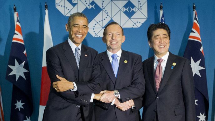 Zleva Barack Obama Tony Abbott a Šinzó Abe