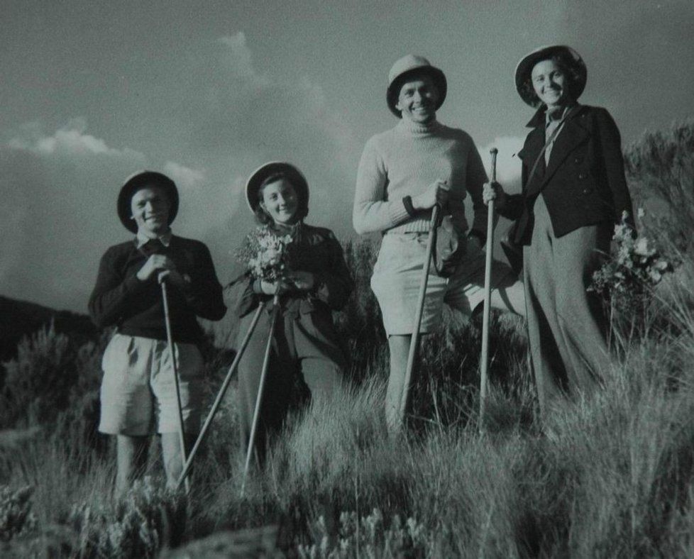 Zleva Jiří Hanzelka, Helena Šťastná, Miroslav Zikmund a Ruth Lanyová