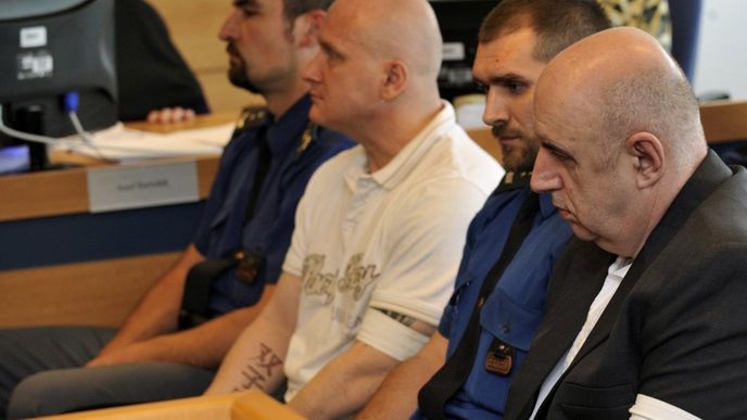 (zleva) zatím nepravomocně odsouzení Rudolf Fian a Jiří Vacula u Krajského soudu ve Zlíně