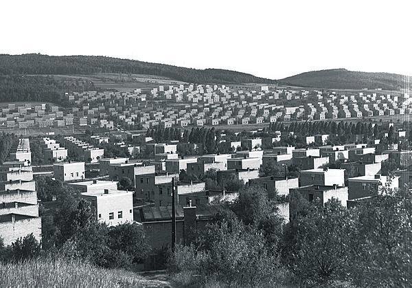 1938 Pohled na zahradní čtvrti – dole Zálešné, Podvesné, vzadu Díly.