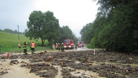 Krajské město Zlín se proměnila na mnoha místech v aqupark. Doprava zcela zlokabovala.