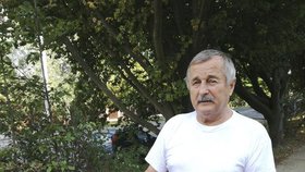 Let přibývá a sil ubývá. Jan (74) a jeho postižený syn (32) prosí Česko o pomoc v dojemném příspěvku