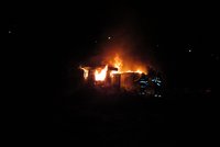 Požár zahradních chatek ve Zlíně: Jeden muž se zranil!
