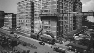Konec slavné budovy číslo 34? Obří požár ve Zlíně poslal k zemi symbol baťovské architektury Konec slavné budovy číslo 34? Obří požár ve Zlíně poslal k zemi symbol baťovské architektury