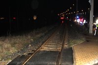 Žena (†22) s mobilem v ruce přecházela koleje ve Zlíně: Zabil ji vlak!