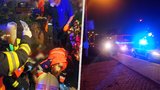 Řidič (62) naboural na Zlínsku do zahrádky restaurace! Dva hosté utrpěli těžká zranění