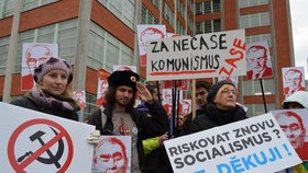 Ve Zlíně se demonstrovalo proti společné vládě komunistů a ČSSD ve Zlínském kraji