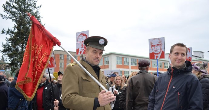 Tohle není oslava komunismu, ale svérázný protest proti nadvládě KSČM nad Zlínským krajem