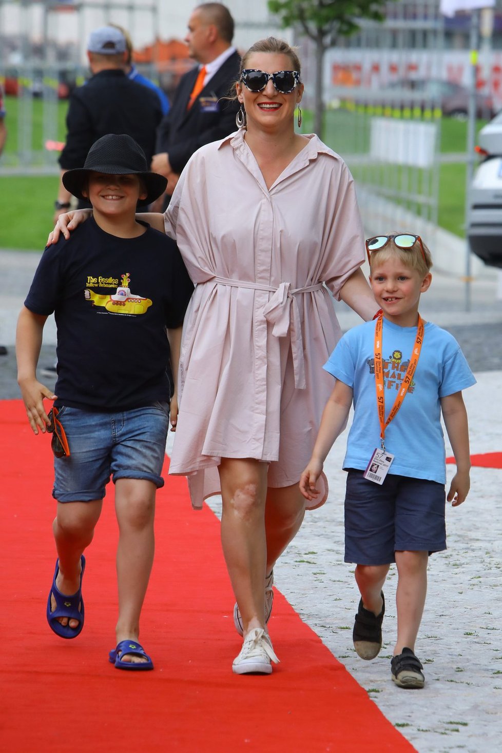 Lenka Krobotová s dětmi