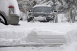 Ve Zlínském kraji nasněžilo až 25 centimetrů sněhu. Sněžení přináší komplikace v dopravě, některé úseky jsou sjízdné obtížně. Vrstva sněhu na parkovišti ve Zlíně.