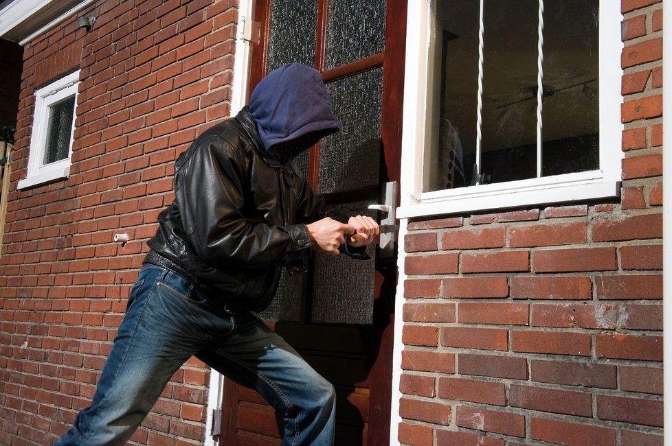 Před zloději se musí řádně zabezpečit i sklep.