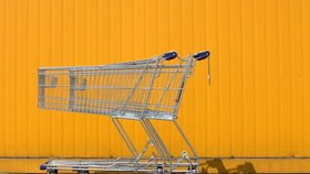 Zloději kradou v supermarketech všechno možné - i nákupní vozíky.