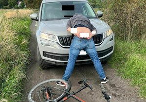 Policisté dopadli v Plzni zloděje, když se vezl na ukradeném bicyklu.